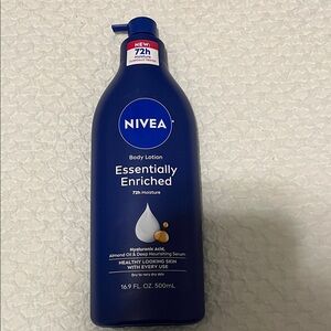 NWT Nivea Essentially Enriched Body Lotion